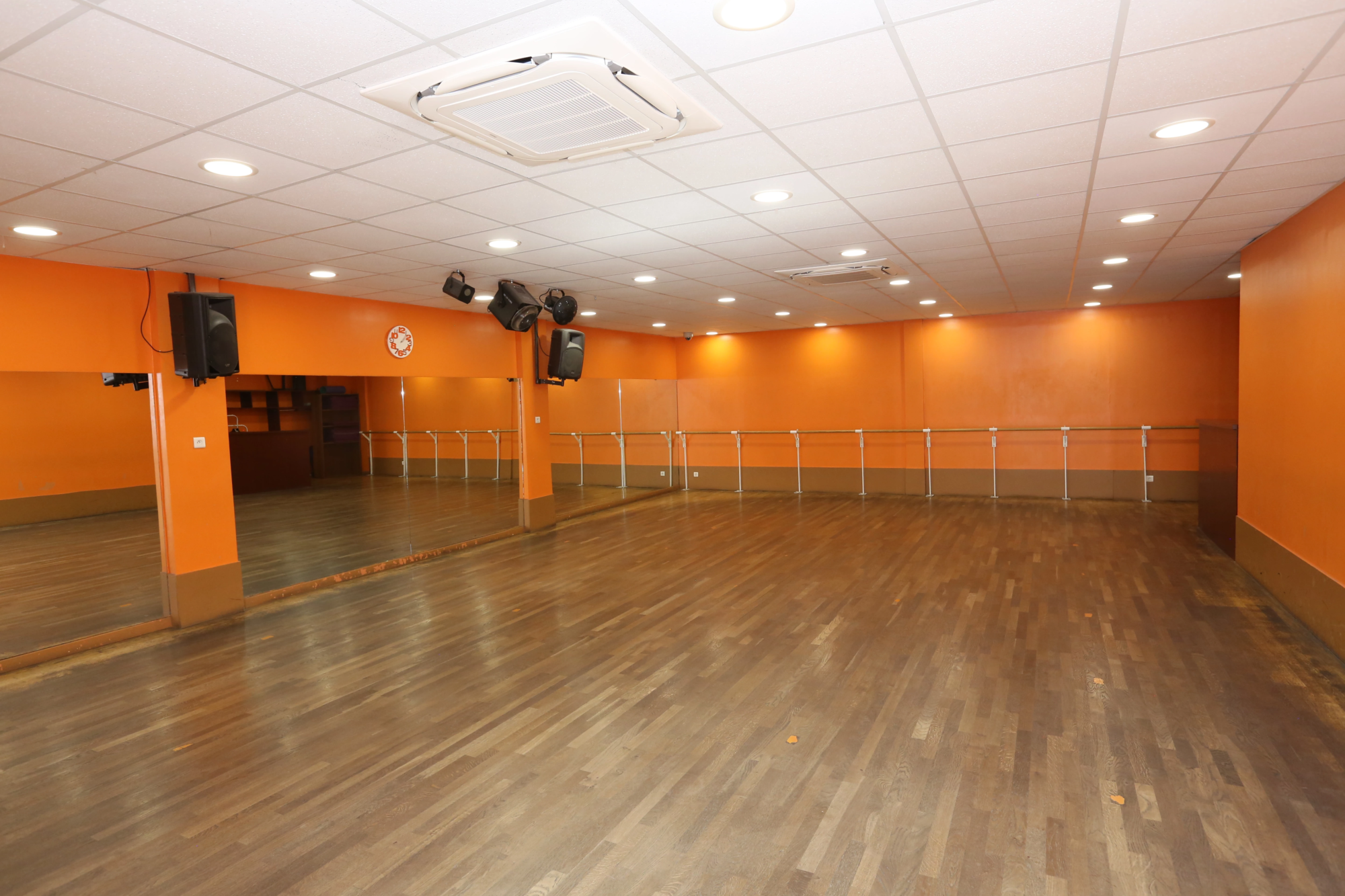 location-studio-orange-ecole-des-danses-latines-tropicales-paris location-studio-orange-ecole-des-danses-latines-tropicales-paris